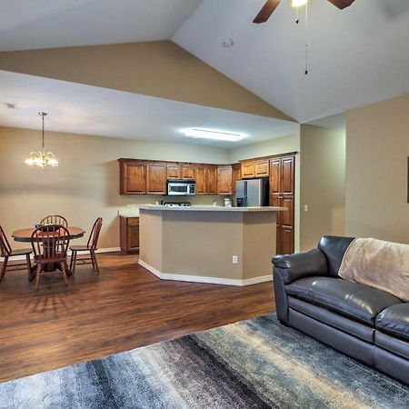 Branson Home With Deck Walk To The Strip And Creek! Exterior foto