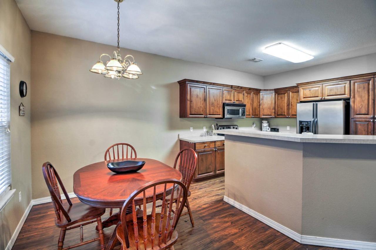 Branson Home With Deck Walk To The Strip And Creek! Exterior foto